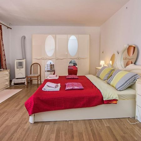 Two Bed Rooms Fortuna Near The Beach Porec Esterno foto